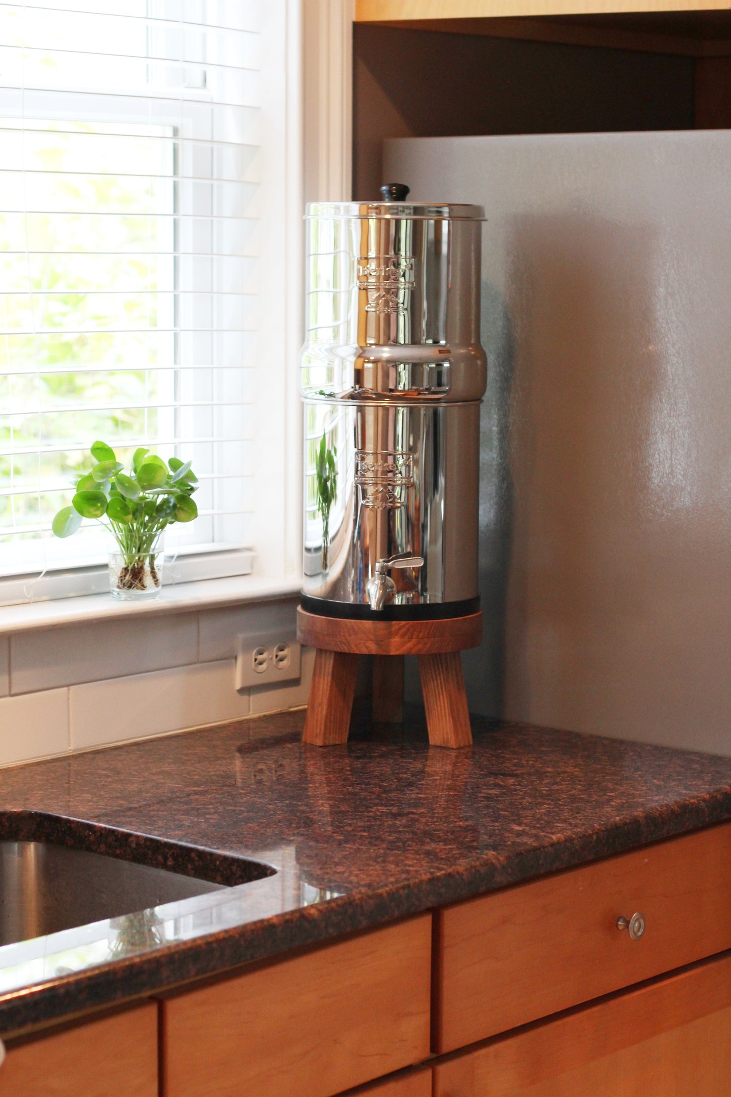 Wood Stand 6" Berkey Water Filter Compatible | Kitchen Accessory for Water Crock Dispenser